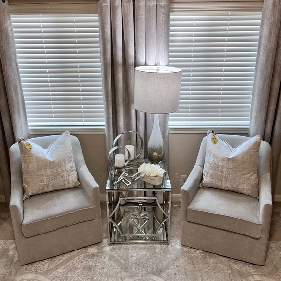 1-NWT CALLISTO HOME DECORATIVE PILLOW (Please read directions for details) - Picture 2 of 16